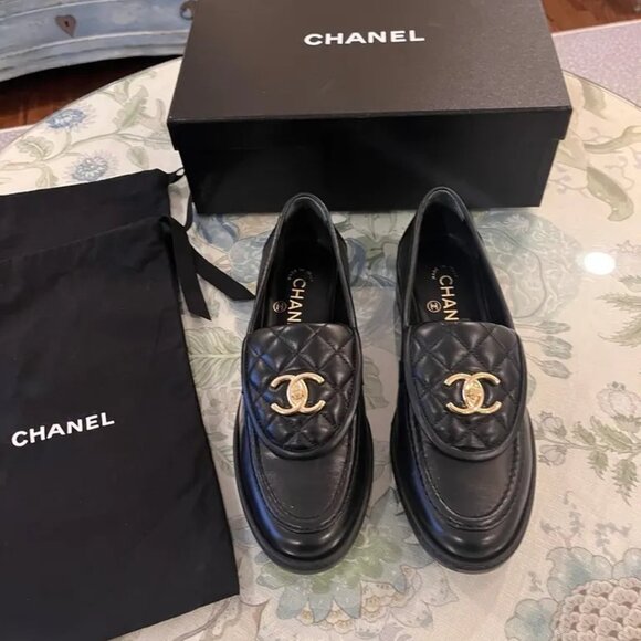 Chanel black quilted loafers with CC logo - Picture 1 of 3